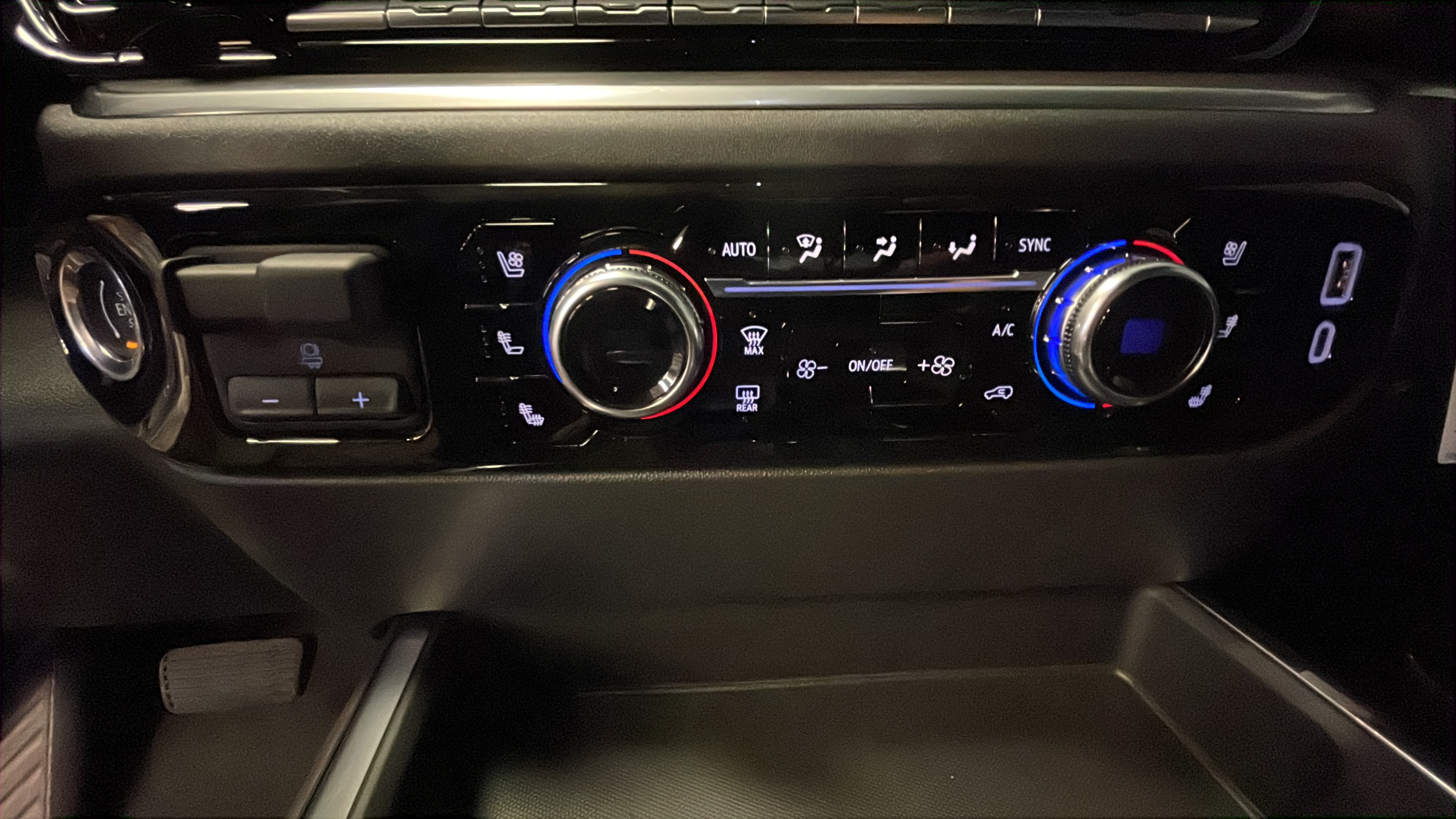 2026 GMC Sierra 1500 SLT - Photo 14